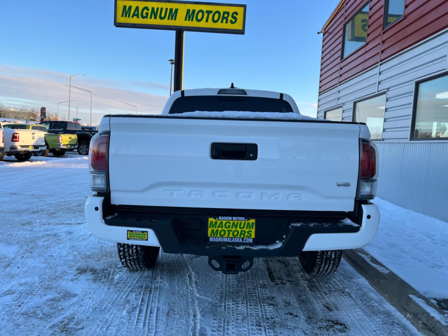 2022 WHITE /charcoal cloth TOYOTA TACOMA SR V6 (3TMCZ5AN6NM) with an 3.5L engine, Automatic transmission, located at 1960 Industrial Drive, Wasilla, 99654, (907) 274-2277, 61.573475, -149.400146 - Photo#3